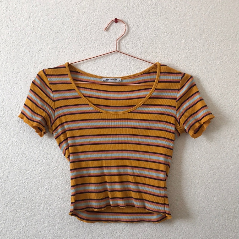 multi colored short sleeve kinda crop top